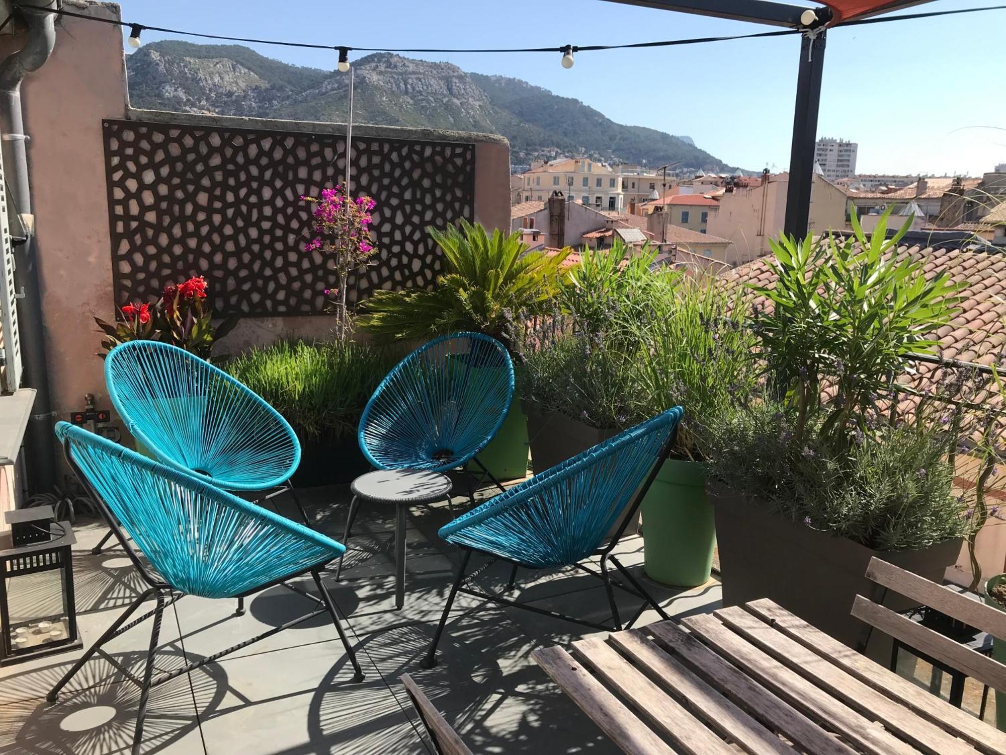 2 Pieces Avec Grande Terrasse - Centre De
